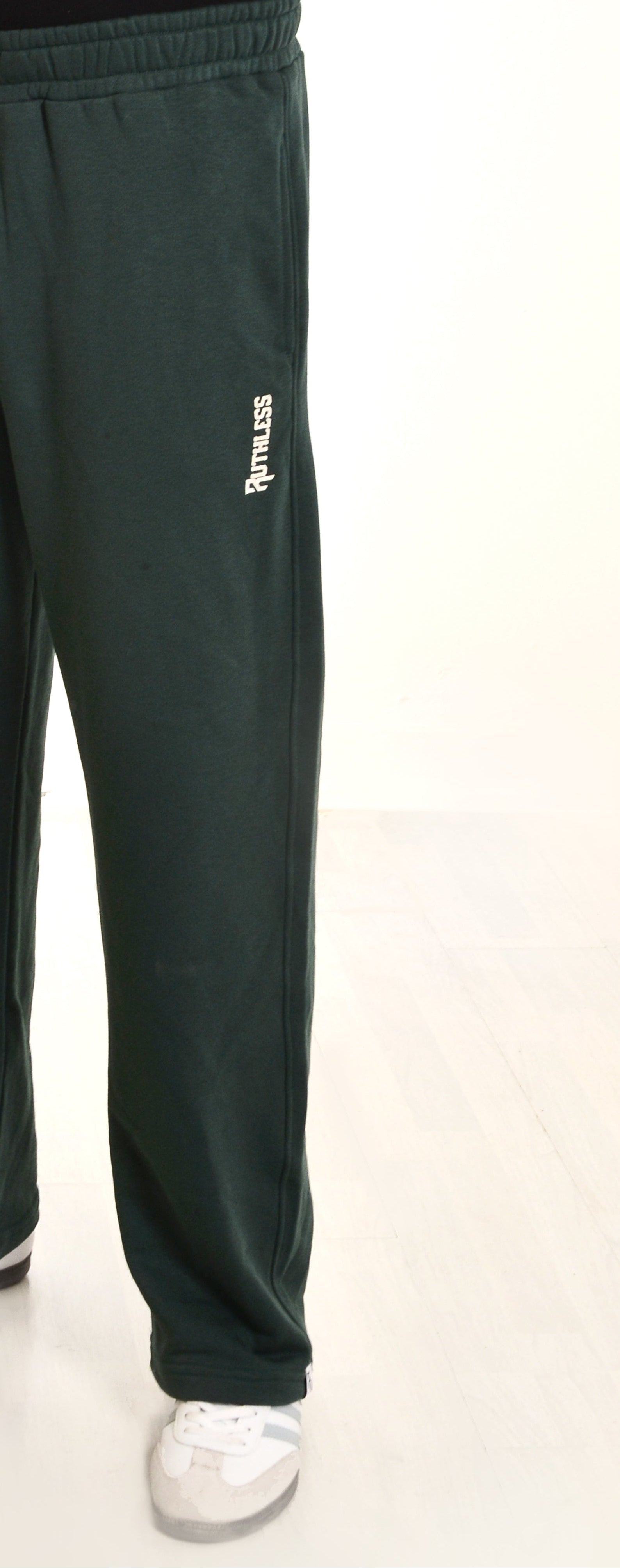 01     SWEAT PANTS
