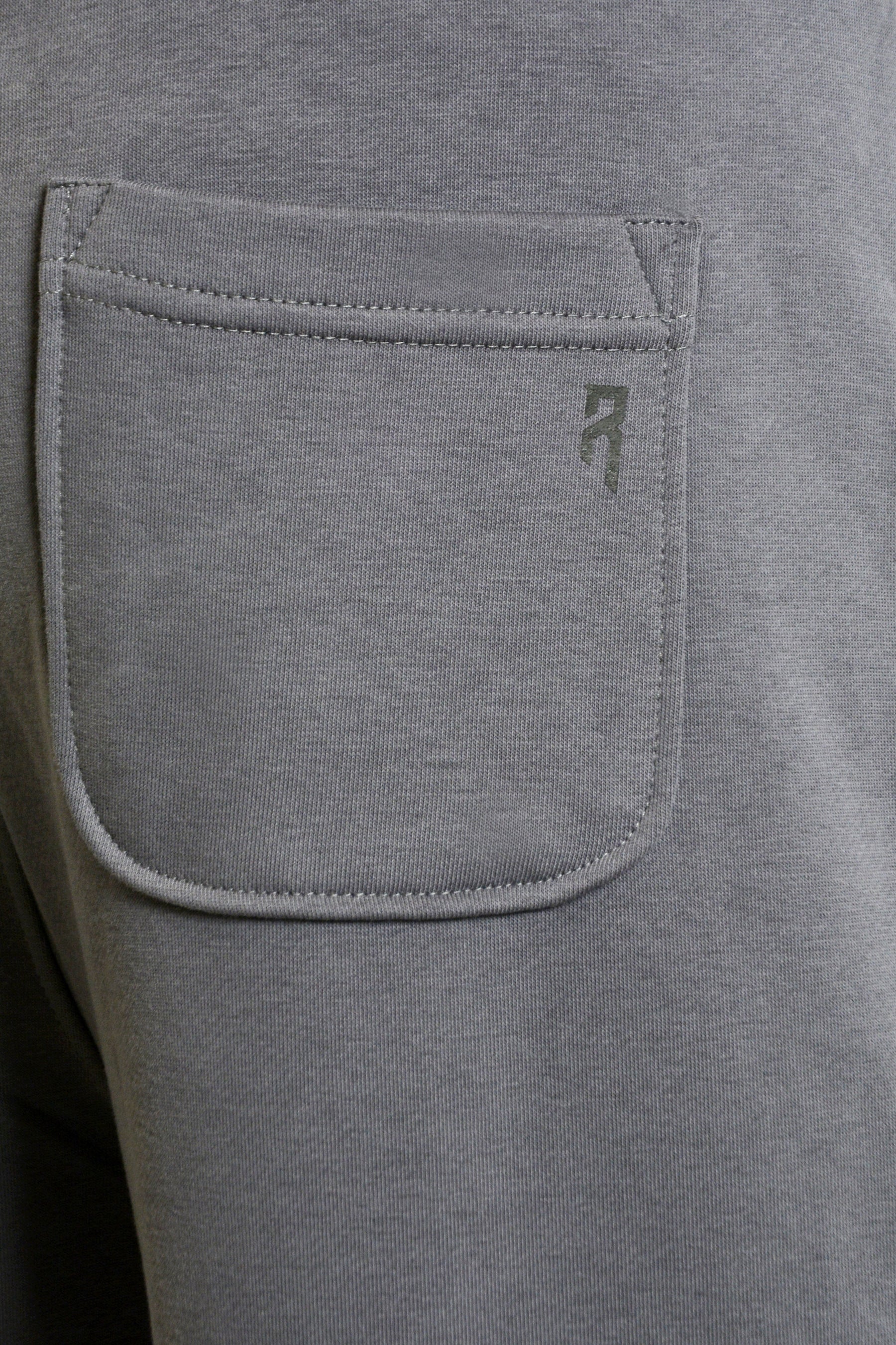 01     SWEAT PANTS